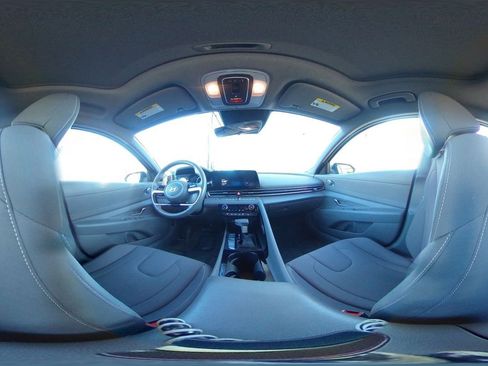 Used 2025 Hyundai Elantra SEL image 38