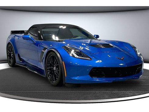 Used 2015 Chevrolet Corvette Z06 w/ 3LZ Preferred Equipment Group RWD image 2