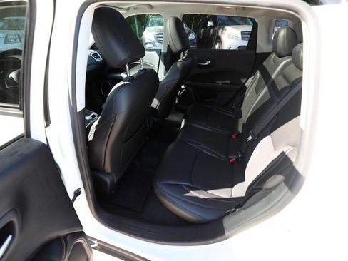 Used 2018 Jeep Compass Latitude w/ Popular Equipment Group AWD/4WD image 15