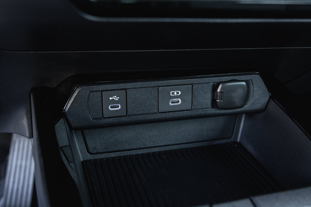 Certified 2024 Toyota Prius XLE FWD image 19
