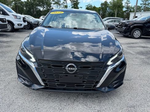 Used 2024 Nissan Altima 2.5 SV FWD image 2