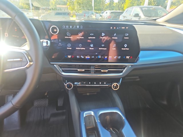 Used 2024 Chevrolet Equinox EV LT FWD image 17