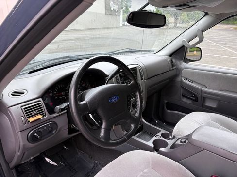 Used 2005 Ford Explorer Sport XLT image 11