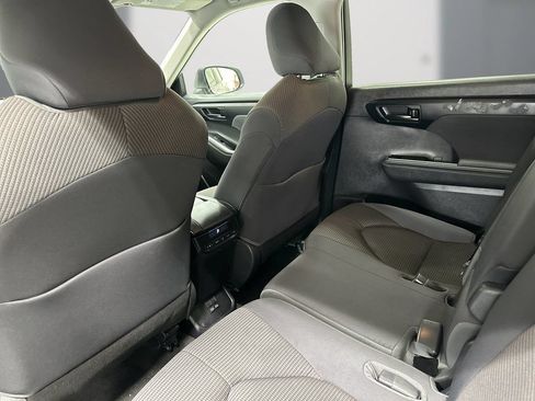 Used 2023 Toyota Highlander LE AWD/4WD image 15