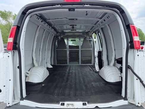 Used 2018 Chevrolet Express 2500 w/ Driver Convenience Package RWD image 26