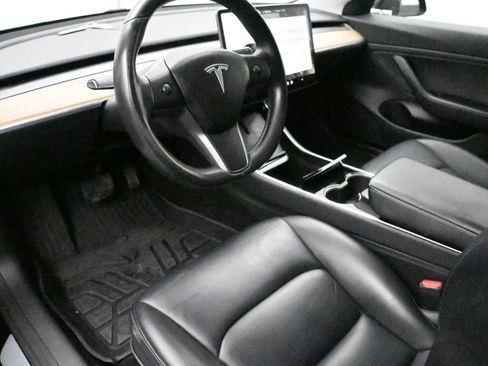 Used 2019 Tesla Model 3 Mid Range image 2
