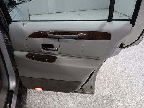 Used 2000 Lincoln Town Car Cartier image 22