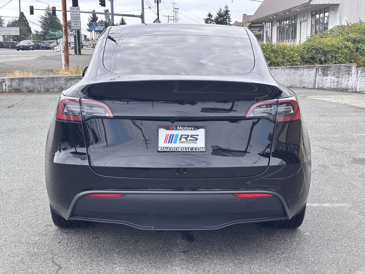 Used 2024 Tesla Model Y Long Range AWD/4WD image 4