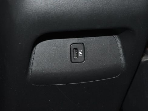 Used 2025 Nissan Sentra SR w/ SR Premium Package FWD image 19