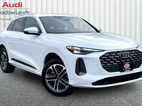 Used 2025 Audi Q5 Premium w/ Convenience Package image 3