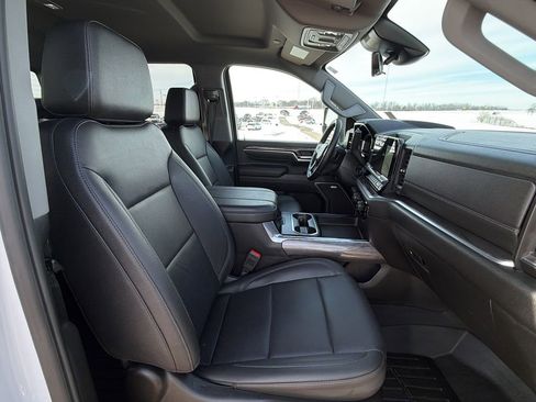 Used 2025 Chevrolet Silverado 2500 LTZ w/ LTZ Premium Package image 12