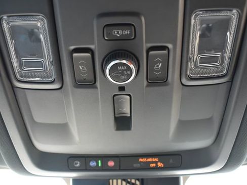 Used 2025 GMC Yukon Elevation AWD/4WD image 37