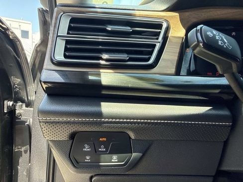 Used 2025 Volkswagen Atlas SE FWD image 33