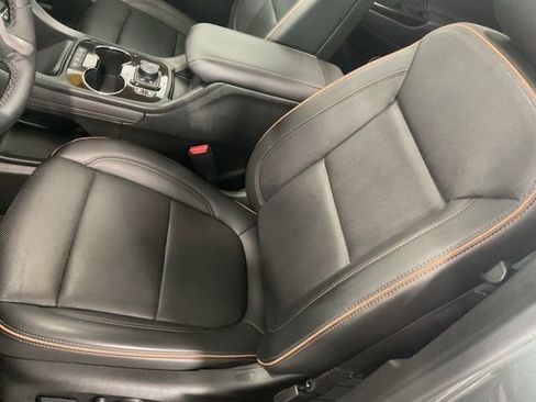 Used 2023 GMC Acadia AT4 w/ Technology Package image 11