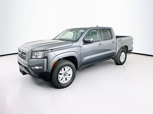 Used 2024 Nissan Frontier SV w/ SV Convenience Package image 3