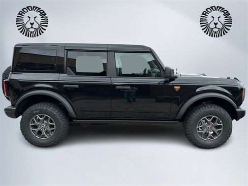 New 2025 Ford Bronco Badlands image 4