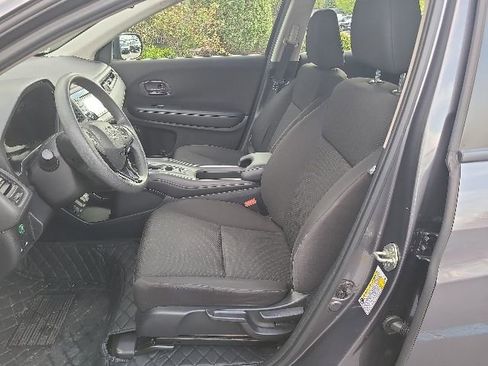 Used 2017 Honda HR-V LX image 3