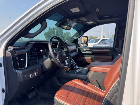 Used 2024 GMC Sierra 3500 Denali Ultimate AWD/4WD image 4