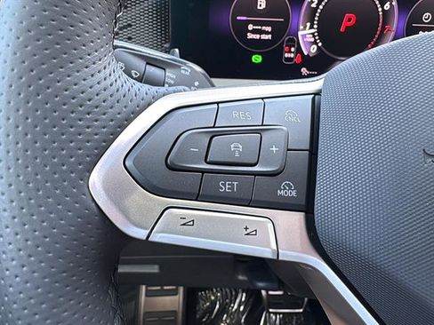 New 2026 Volkswagen Tiguan SE R-Line FWD image 18
