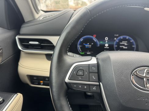 Used 2023 Toyota Highlander Limited image 24
