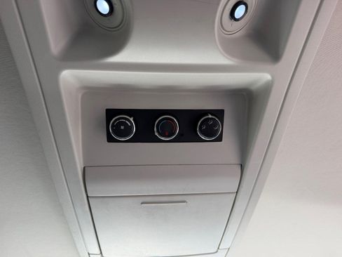 Used 2010 Chrysler Town & Country Touring FWD image 33