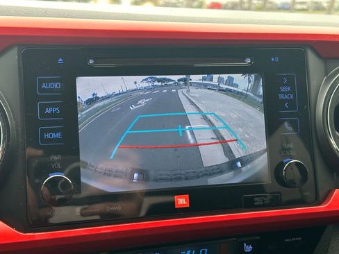 Used 2018 Toyota Tacoma TRD Sport image 14