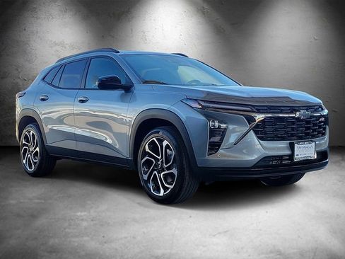 New 2026 Chevrolet Trax RS w/ Sunroof Package FWD image 2