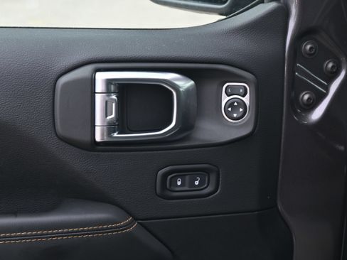 Used 2025 Jeep Wrangler Unlimited Sahara AWD/4WD image 14