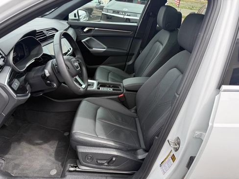 Used 2025 Audi Q3 2.0T Premium image 3