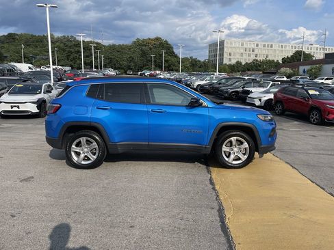 Used 2024 Jeep Compass Latitude AWD/4WD image 7