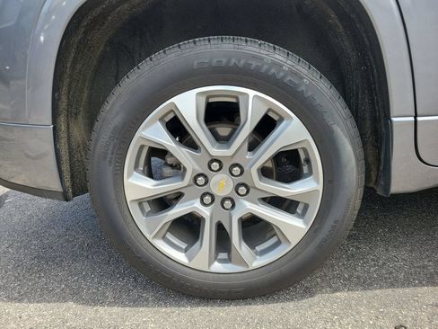 Used 2020 Chevrolet Traverse Premier w/ LPO, Floor Liner Package FWD image 5