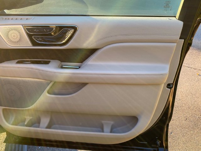 Used 2020 Lincoln Navigator Reserve w/ Luxury Package AWD/4WD image 37