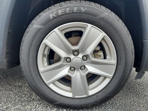Used 2022 Jeep Compass Latitude w/ Convenience Group AWD/4WD image 8