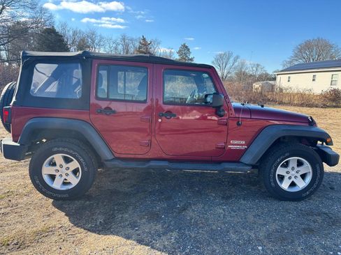 Used 2012 Jeep Wrangler Unlimited Sport image 4