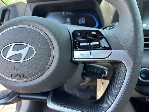 Certified 2025 Hyundai Elantra SE FWD image 18