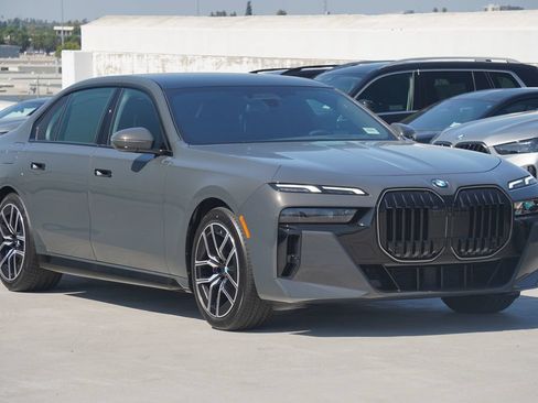 Used 2026 BMW 740i RWD image 3