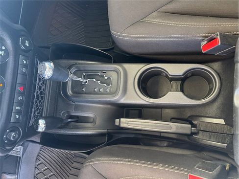 Used 2014 Jeep Wrangler Unlimited Sahara w/ Connectivity Group AWD/4WD image 43