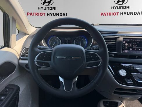 Used 2023 Chrysler Voyager LX FWD image 12