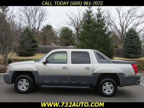 Used 2004 Chevrolet Avalanche 4x4 image 2