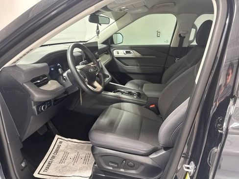 Used 2025 Ford Explorer Active RWD image 12