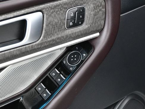 Certified 2025 Ford Explorer Platinum w/ Ultimate Package image 10