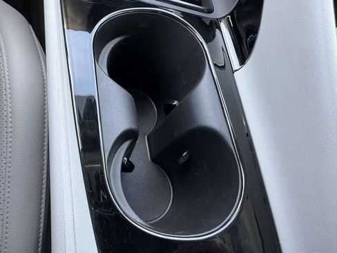 Certified 2025 Hyundai Elantra Limited FWD image 31