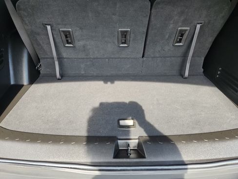 Used 2022 Chevrolet Traverse RS FWD image 32