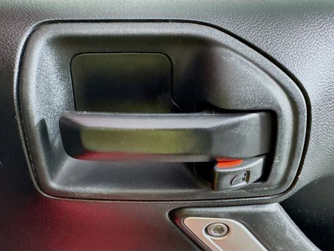 Used 2018 Jeep Wrangler Unlimited Sahara w/ Dual Top Group image 28