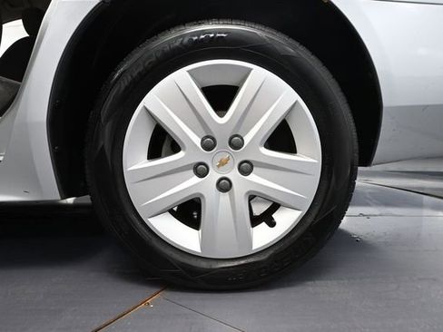 Used 2011 Chevrolet Impala LS FWD image 11