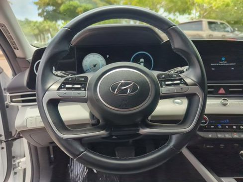 Used 2021 Hyundai Elantra Limited FWD image 15