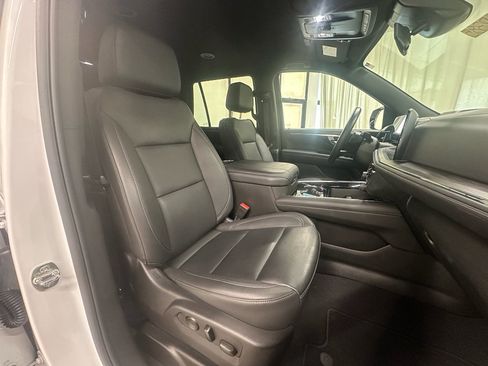 Used 2025 Chevrolet Tahoe LT AWD/4WD image 19