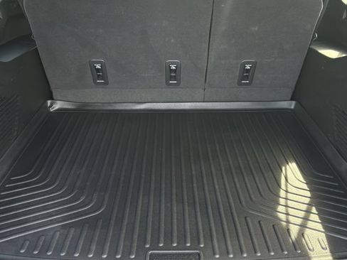Used 2025 GMC Yukon XL AT4 w/ AT4 Premium Package AWD/4WD image 7