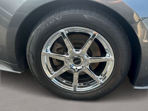 Used 2019 Ford Mustang Convertible RWD image 3