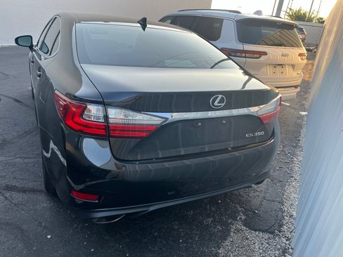 Used 2017 Lexus ES 350 w/ Luxury Package FWD image 3